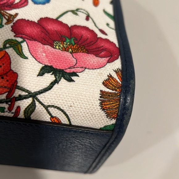 Gucci Flora Canvas Tote with Navy Leather Trim - Picture 10 of 16